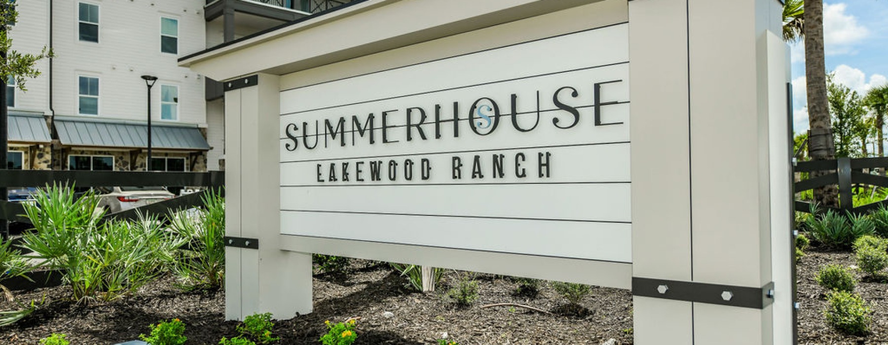 Summerhouse at Lakewood Ranch welcome sign 